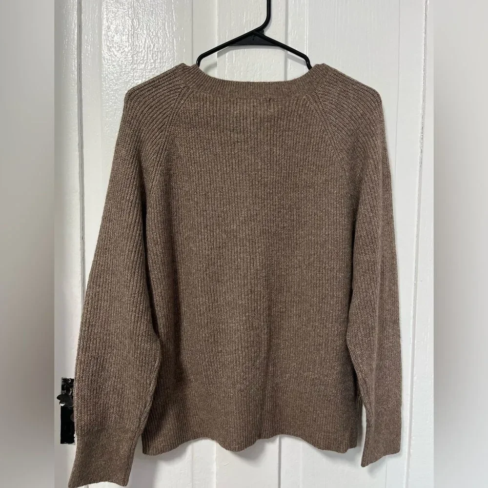 NWT Old Navy Vneck mocha taffy brown machine washable soft sweater size XS